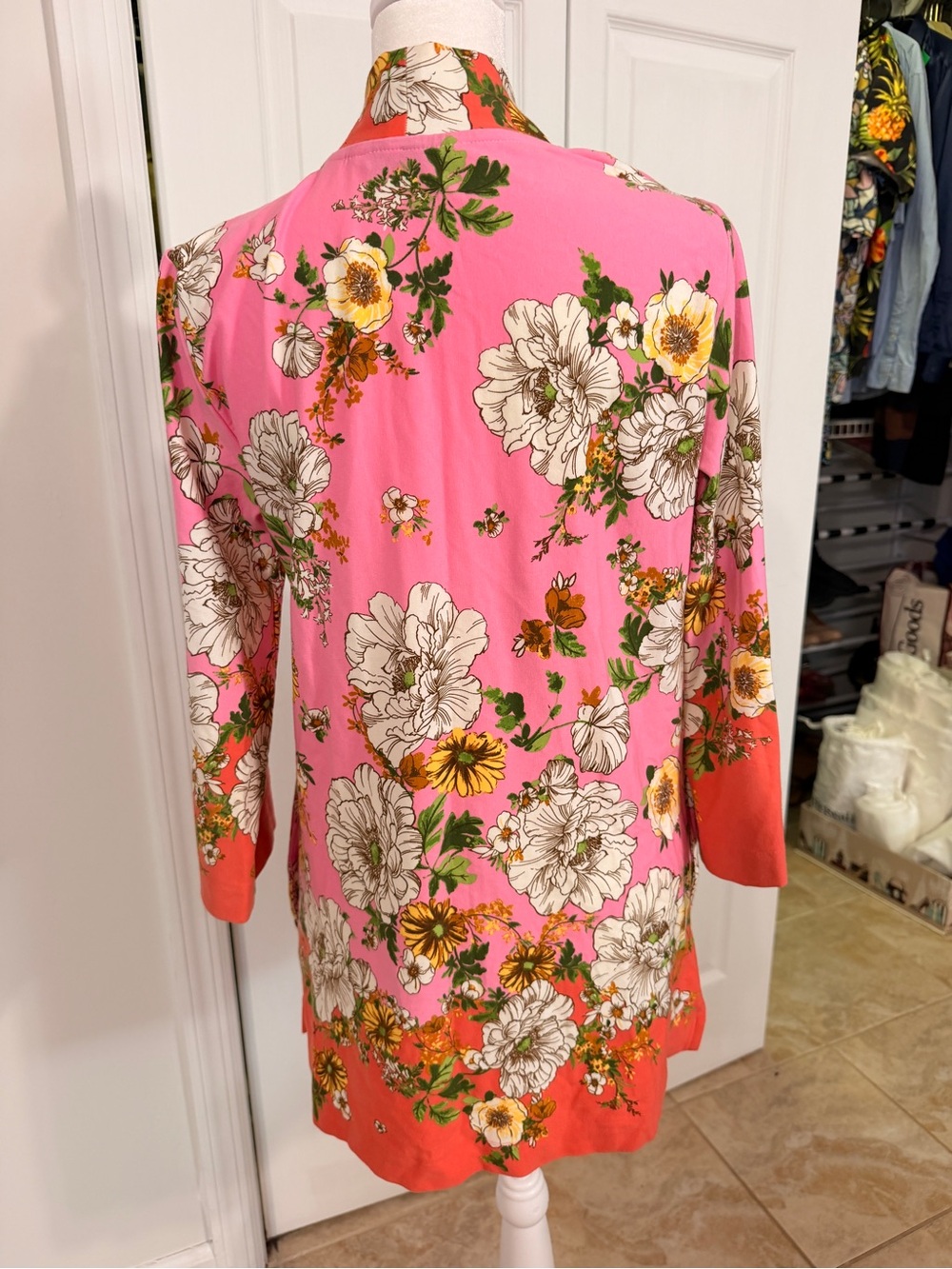 Isaac Mizrahi Pink and Coral Floral Top - Picture 2 of 5